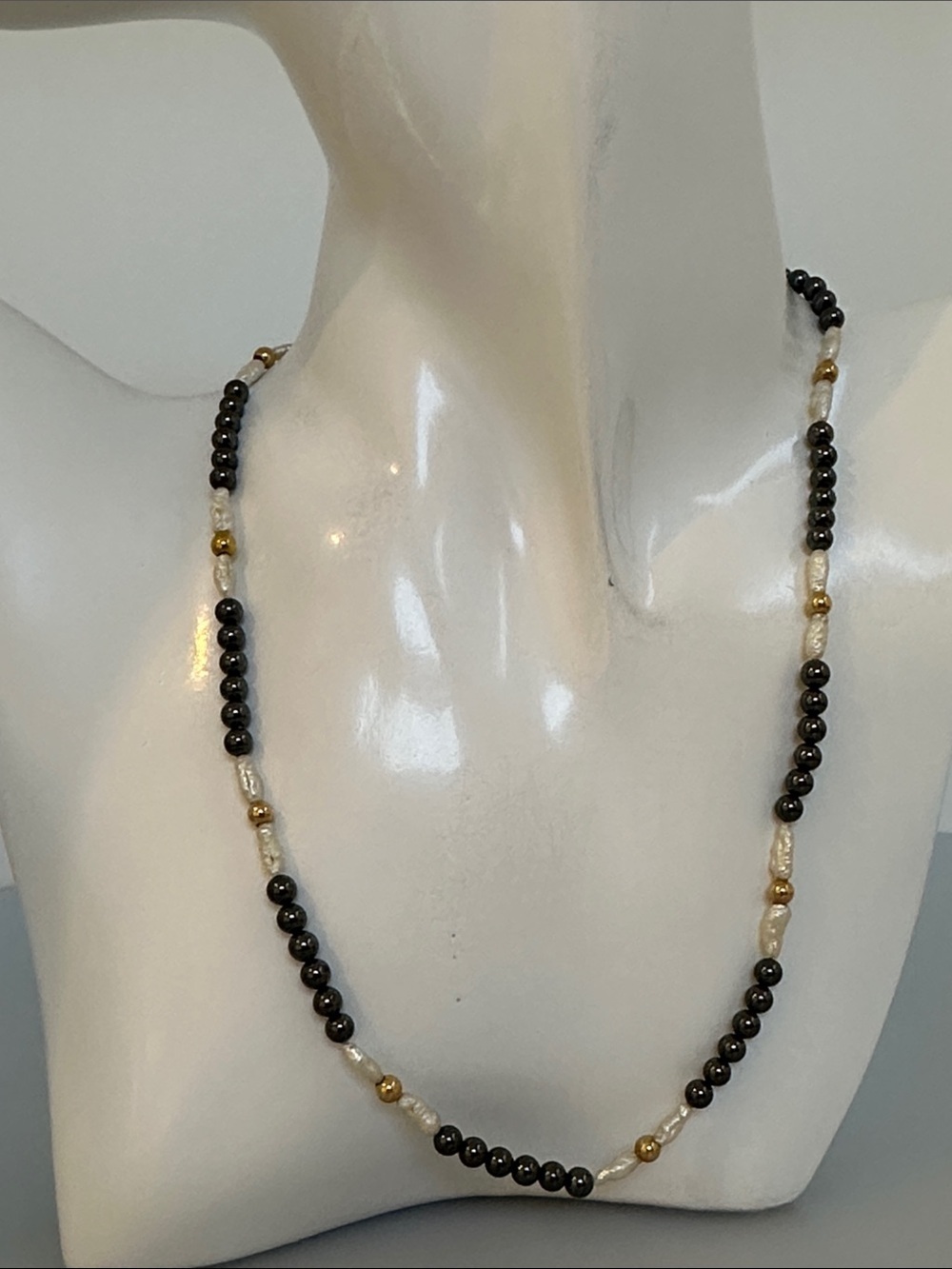 14k real solid Gold with Gold bolls and Freshwater Pearls Necklace​​​